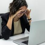 Jak dbać o zdrowie psychiczne w pracy: praktyczne strategie na co dzień
