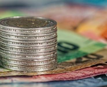 Jak rozpoznać kryzys gospodarczy: kluczowe wskaźniki i sygnały ostrzegawcze