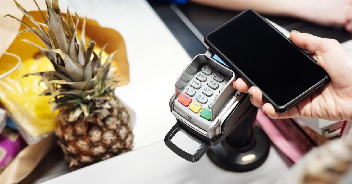 Jak płacić telefonem – poradnik krok po kroku: Google Pay, Apple Pay, BLIK i bezpieczeństwo