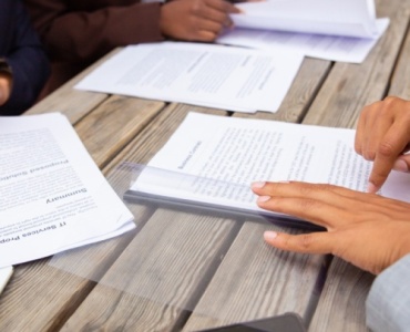 Profesjonalizm w każdym paragrafie – dlaczego nowoczesny HR stawia na szkolenia z Kadry Verte?