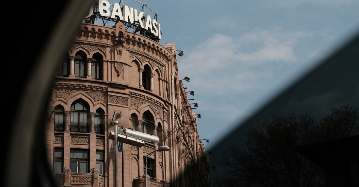 Jak uniknąć prowizji w banku? 12 sprawdzonych sposobów na zero opłat